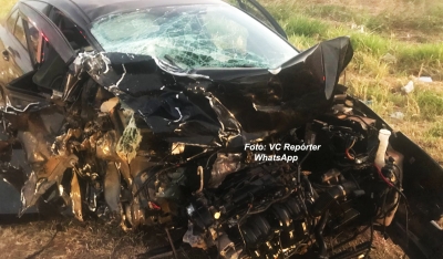 Carros batem de frente na SP-294 e crianças ficam feridas