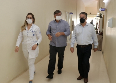 Prefeito Daniel Alonso entrega novo Raio X, Processador Digital e Gerador ao PA Zona Sul