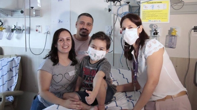 Criança de cinco anos que recebeu coração em transplante tem alta de hospital