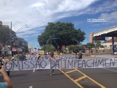Protesto contra Dilma reúne milhares de pessoas em Marília