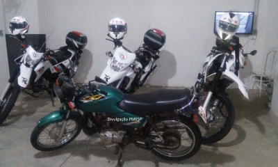 Adolescente é detido com moto furtada