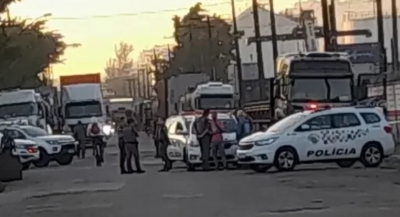 Pra se defender de assalto, caminhoneiro mata ladrão com golpe de extintor