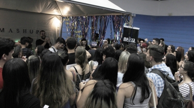 Alunos apresentam marcas e produtos em atividade prática de promoção e vendas