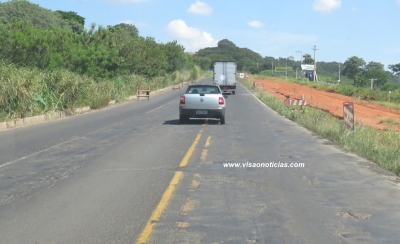 Acidentes com motos deixam dois feridos na SP-333