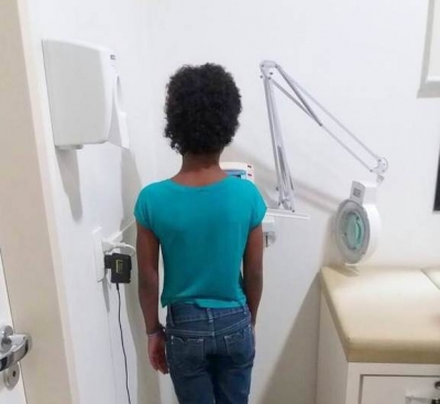 Garota de 10 anos torturada com alicate pela mãe passa por cirurgia