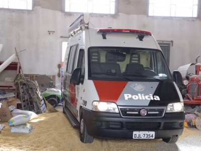 Polícia apreende 150 mil maços de cigarro em galpão 