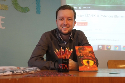 Escritor mariliense lança segundo livro de trilogia