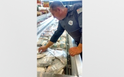 Polícia constata irregularidade em mercado