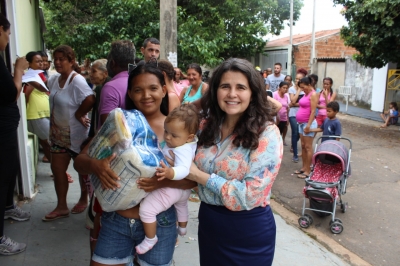 Fundo Social faz entrega de cestas básicas no Toffoli, Azaleias e Helena Bernardes