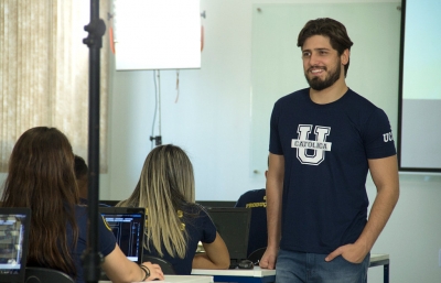 Ator global é destaque em campanha do vestibular da Faculdade Católica