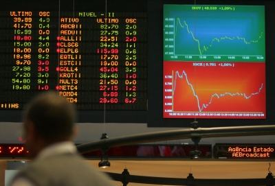 Lucro de empresas na bolsa cai, mas ganhos de bancos crescem 42%