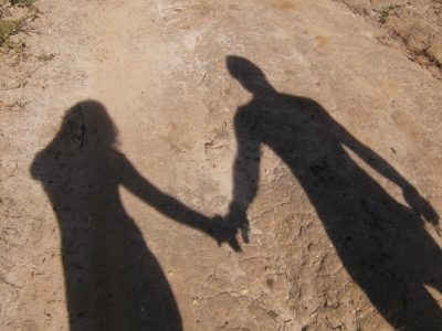 Homem se casa com filha que havia entregado para adoção e ela se torna madrasta dos próprios irmãos