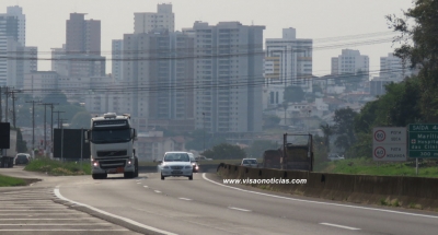 Justiça mantém suspensão de multa por farol desligado em rodovias de todo o país