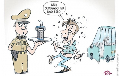 Amigo vai ajudar bêbado ao volante e acaba na cadeia  