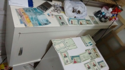 PM prende quadrilha que falsificava documentos