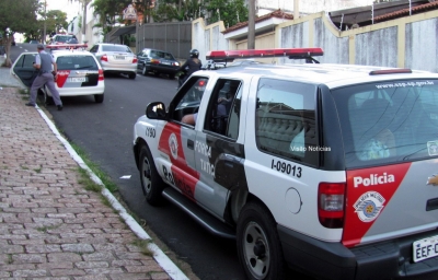 Bandidos assaltam loja de roupas na zona leste