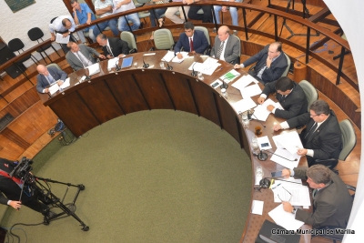 Vereadores votam 5 projetos nesta segunda
