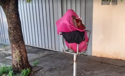 Corpo de mulher é encontrado com sinais de violência em lixeira 