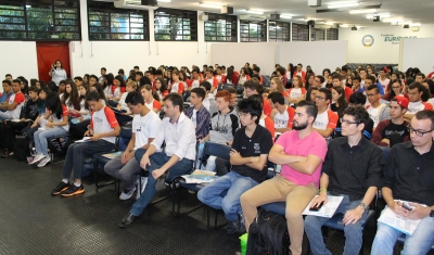 Alunos da Etec Antônio Devisate conhecem ambientes de inovação de Marília