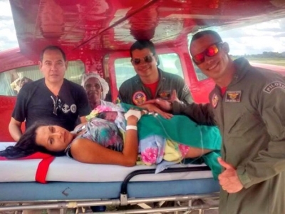 Bebê nasce dentro de avião, em pleno voo