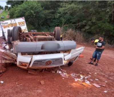 Caminhoneiro morre em acidente após ficar preso às ferragens 