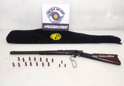 Comerciante guarda carabina para amigo e acaba preso 