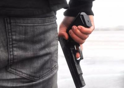 Ladrões armados invadem lanchonete, rendem proprietários e roubam dinheiro e eletrônicos 