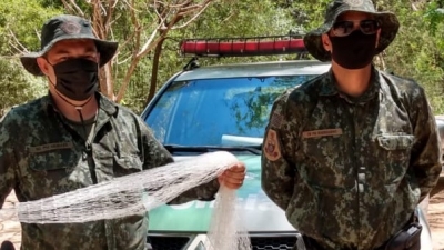 Equipe Náutica da Polícia Ambiental multa dois pescadores em R$ 1 mil cada na região