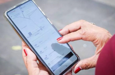 Jovem pede socorro após motorista de aplicativo desviar a rota e entrar em matagal