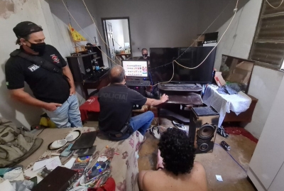 Polícia faz operação contra pornografia infantil e prende homem com mais de 1 milhão de arquivos