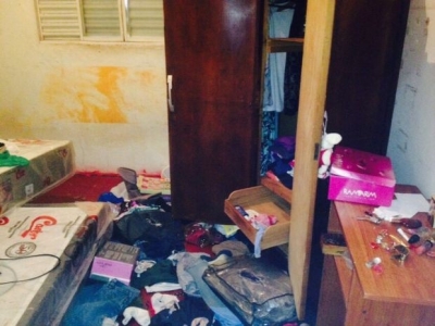 Corpo é encontrado em chamas dentro de casa