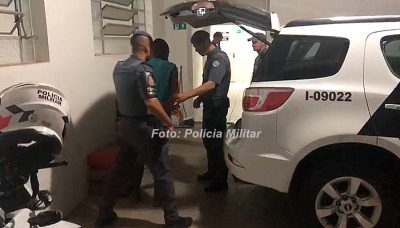 PM prende rapaz acusado de tentativa de homicídio e apreende arma