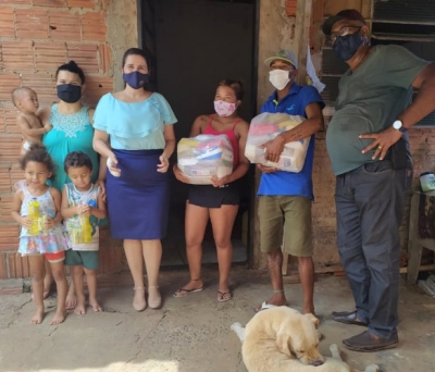 Fundo Social de Solidariedade entrega cestas básicas às famílias carentes