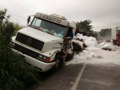 Caminhoneiro morre em acidente na região