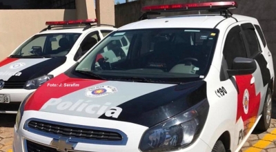 Homem mata ex-companheira e rouba dois carros para fugir 