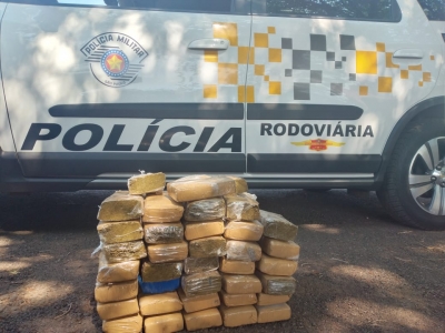 Polícia Rodoviária prende motorista com muita maconha na SP-270