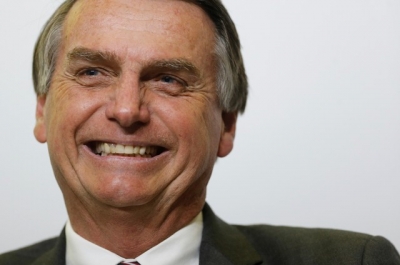 "Não vou jogar dominó com Lula e Temer no xadrez", diz Bolsonaro