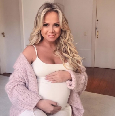 Eliana dá à luz Manuela, as duas passam bem