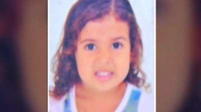 Pão com manteiga envenenado mata menina e faz polícia descobrir estupros