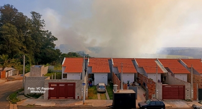 Incêndio em pastagem assusta moradores da zona Oeste em Marília