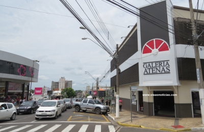 Comércio abre até às 22h a partir desta segunda