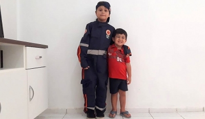 Aluno de sete anos do projeto "Samuzinho" salva primo engasgado