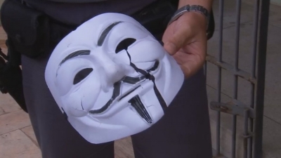 Dupla invade casa, rende casal e foge levando pedras de rubi