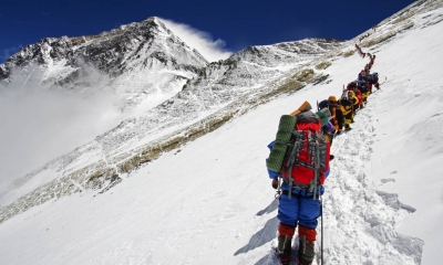 Superlotação provoca mais três mortes no Everest; já são sete este ano