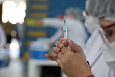 Covid-19: Definida data da segunda dose para profissionais da Educação com 45 anos e mais 