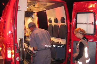 Briga de bar termina com duas pessoas esfaqueadas em Marília