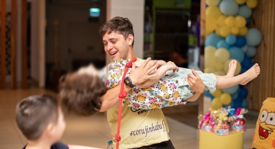 Rapaz que morreu em acidente com caminhão alegrava pacientes em hospitais vestido de palhaço