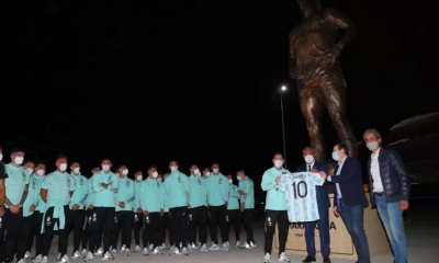 Estátua de cinco metros de Maradona é inaugurada na Argentina