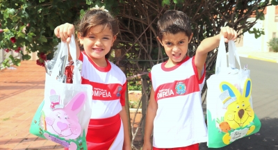 Prefeitura de Pompeia surpreende levando ovos de chocolate até crianças da rede municipal