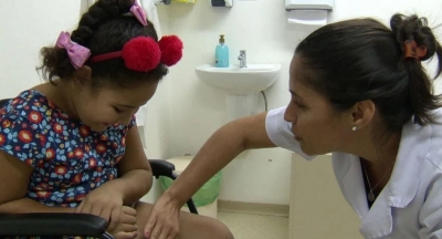 Menina de 10 anos perde a perda após ser atingida por linha com cerol 